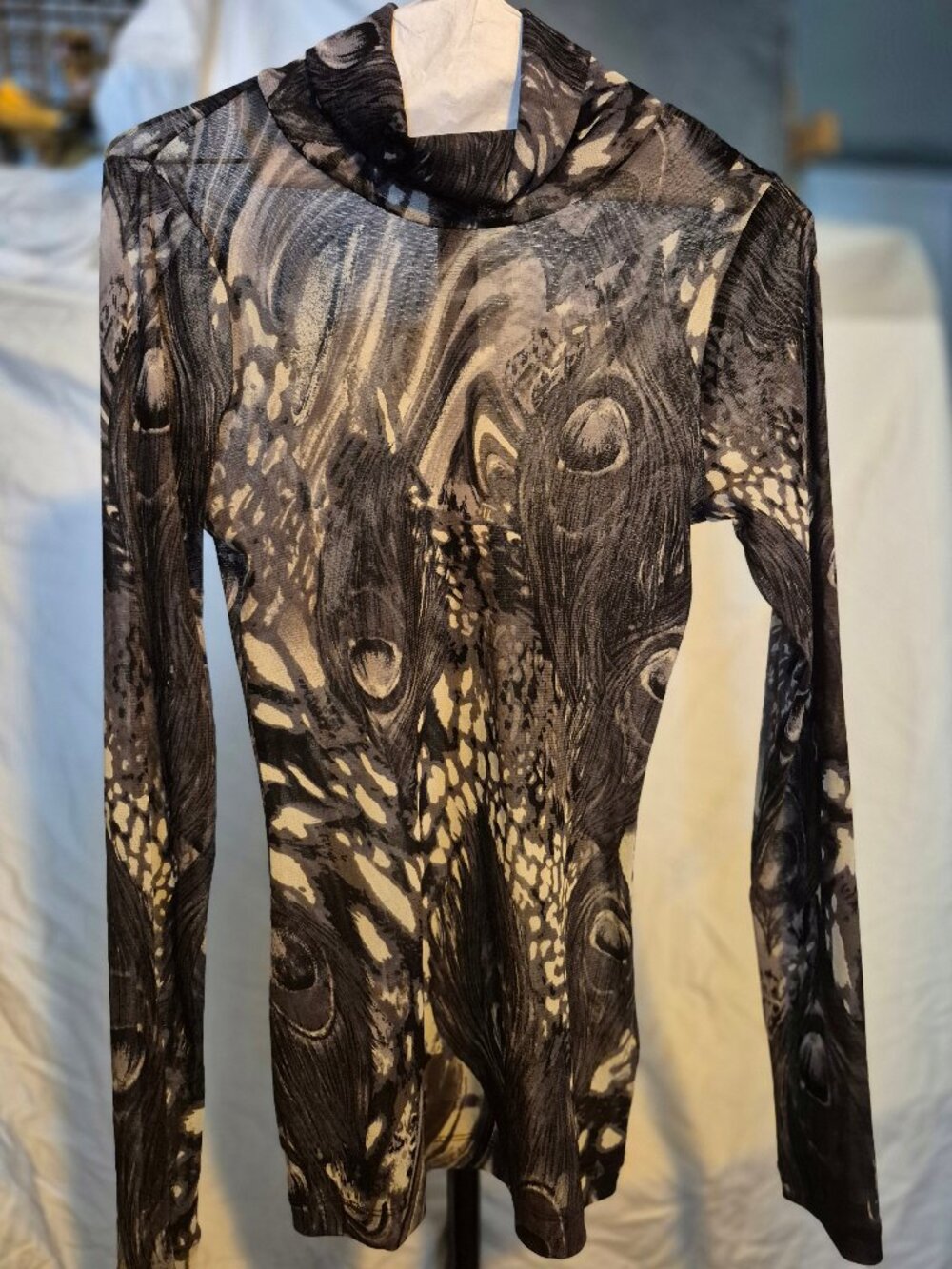 Ladies Sheer turtle neck top. Size medium, Karen Kane
